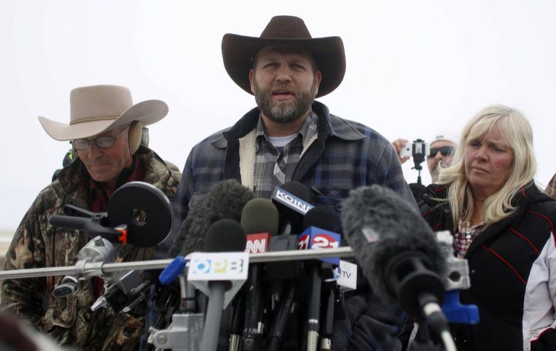 LaVoy Finicum, Ammon Bundy en Shawna Cox tijdens een persconferentie