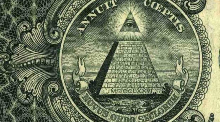 Alziende oog in deksteen zwevend boven een piramide op het dollar-biljet.